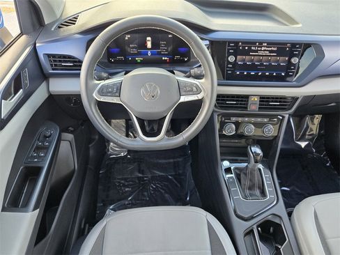 Used 2023 Volkswagen Taos SE w/ Panoramic Sunroof Package image 14