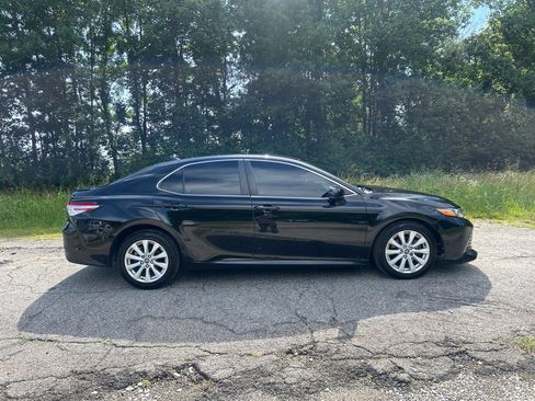Used 2020 Toyota Camry LE FWD image 6