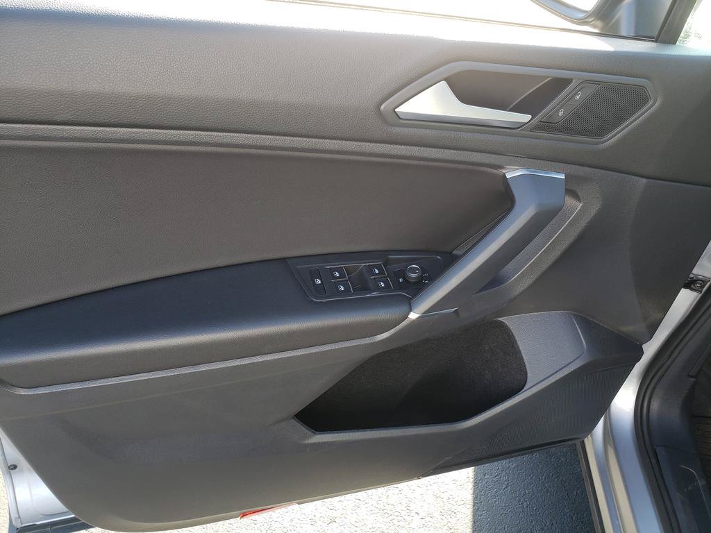 Used 2020 Volkswagen Tiguan SE AWD/4WD image 11