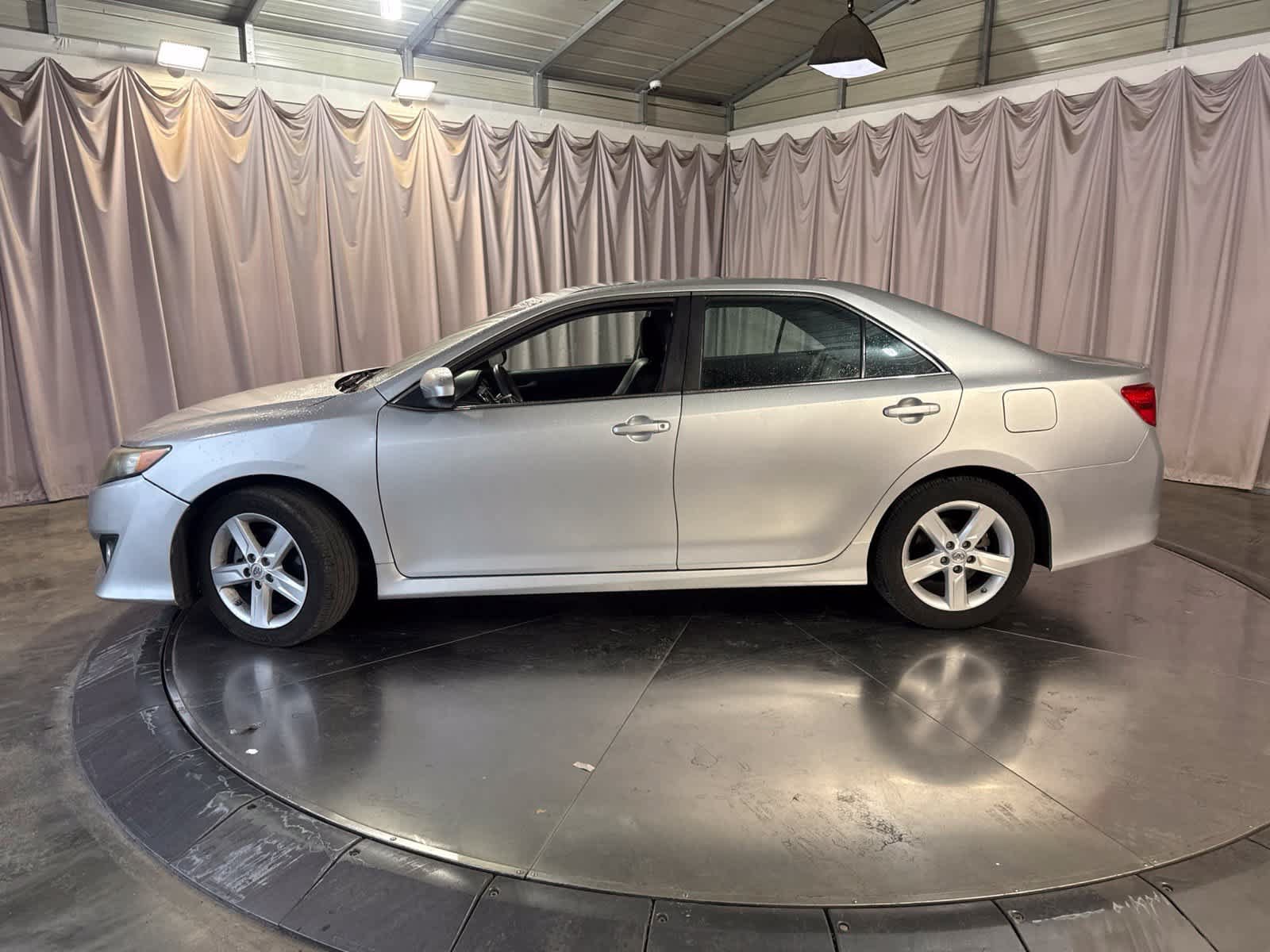 Used 2014 Toyota Camry SE FWD image 7
