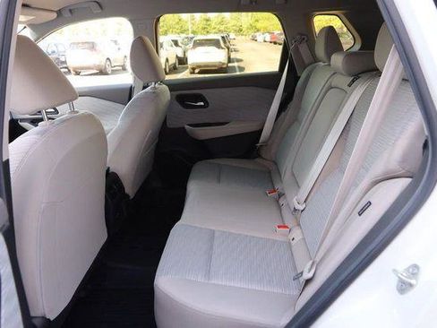 Used 2023 Nissan Rogue SV image 10