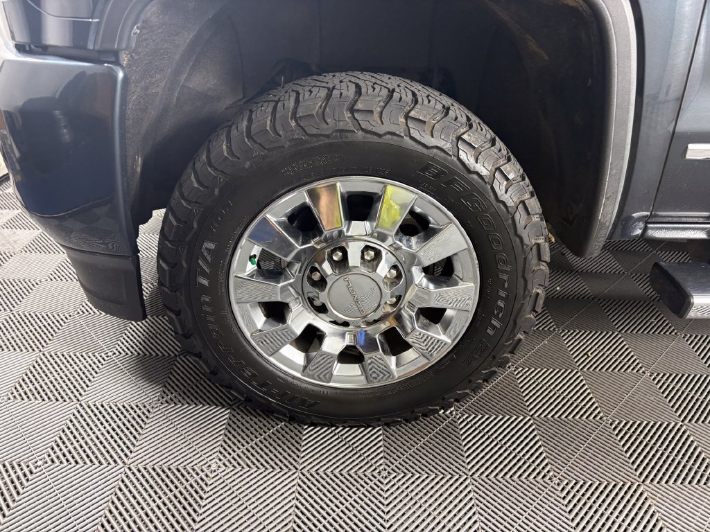 Used 2019 GMC Sierra 2500 Denali w/ Duramax Plus Package AWD/4WD image 10
