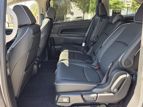 Used 2026 Honda Odyssey Touring image 11