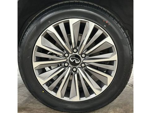 Used 2025 INFINITI QX80 Sensory AWD/4WD image 11