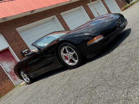 Used 2002 Chevrolet Corvette Convertible w/ Preferred Equipment Group1 image 27