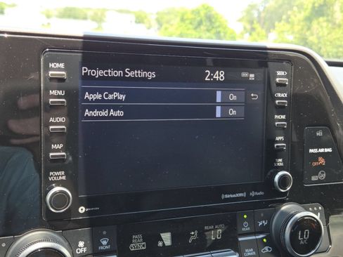 Used 2021 Toyota Highlander XLE FWD image 5