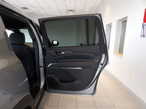 Used 2025 Chevrolet Traverse LT image 22