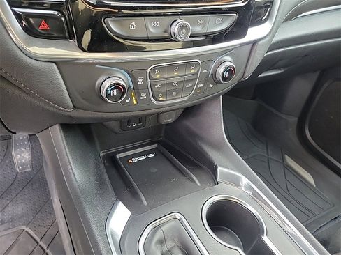 Used 2023 Chevrolet Traverse LT image 28