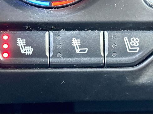 Used 2023 Chevrolet Suburban Premier image 23