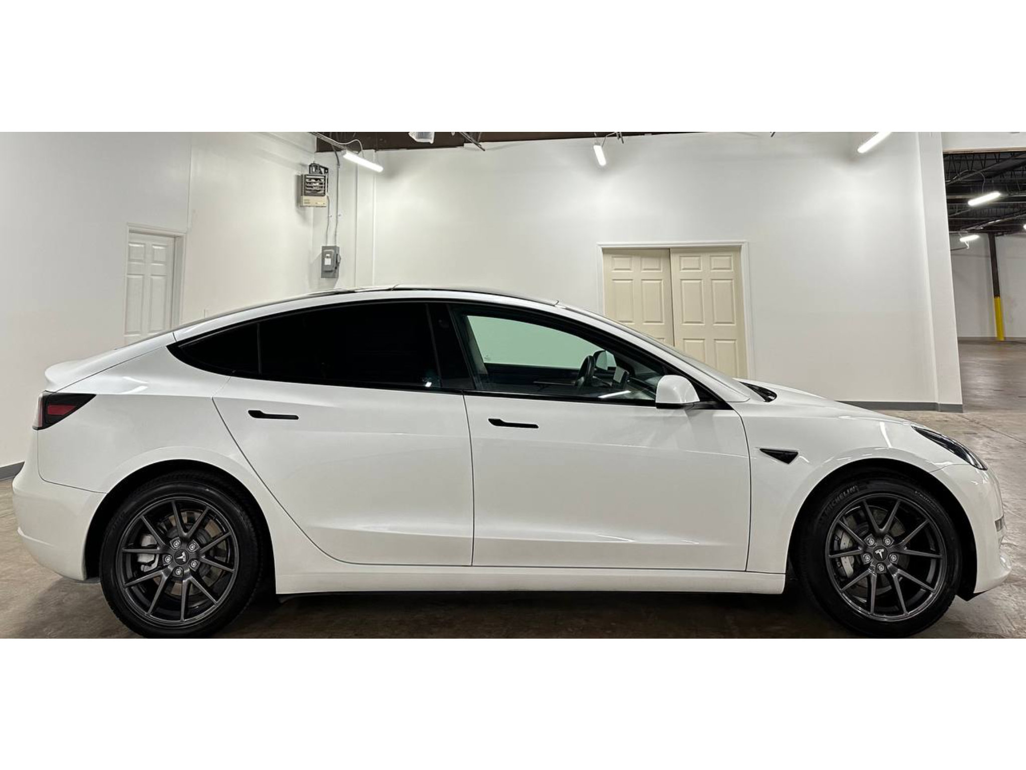 Used 2023 Tesla Model 3 Standard Range RWD image 9