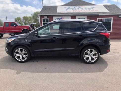 Used 2019 Ford Escape Titanium image 2