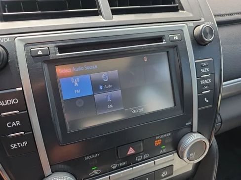 Used 2014 Toyota Camry SE w/ Moonroof Package FWD image 23