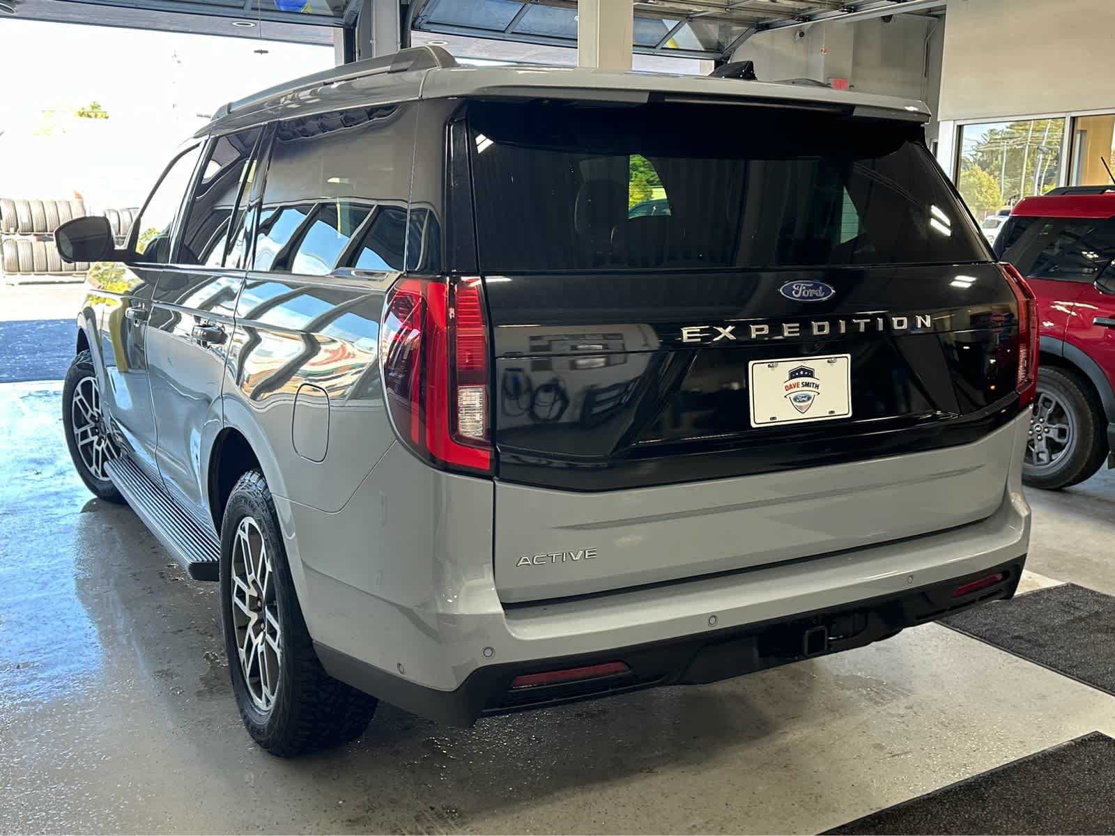 Certified 2025 Ford Expedition Active AWD/4WD image 2