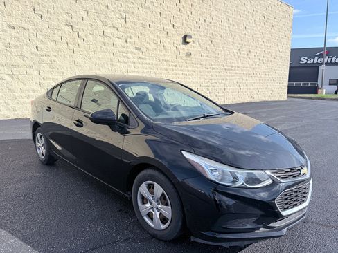 Used 2018 Chevrolet Cruze LS image 11