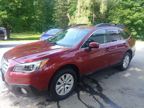 Used 2017 Subaru Outback 2.5i Premium AWD/4WD image 2