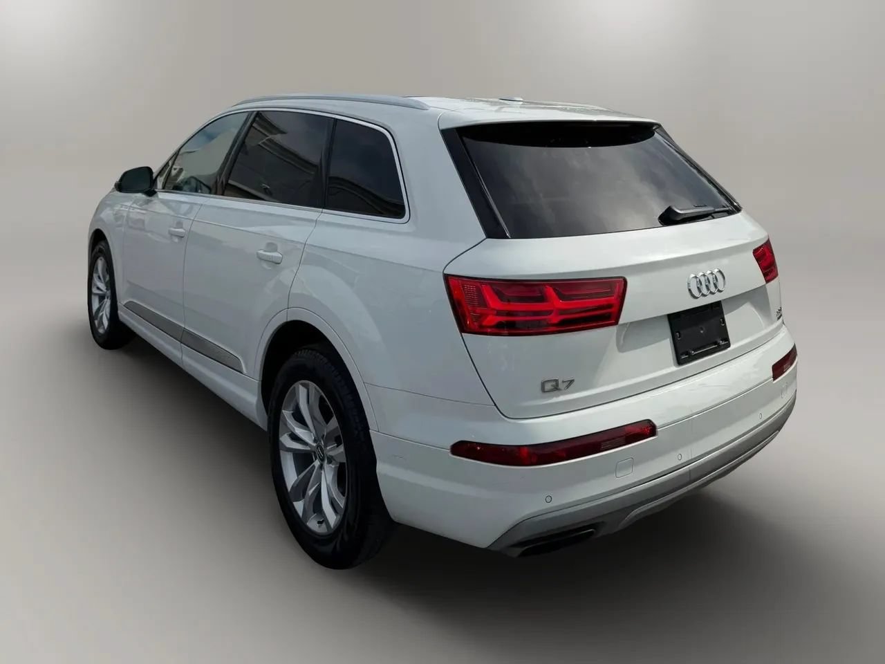 Used 2017 Audi Q7 3.0T Premium Plus w/ Premium Plus Package AWD/4WD image 5