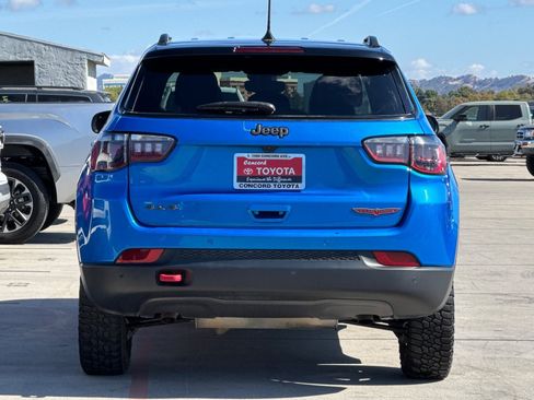 Used 2025 Jeep Compass Trailhawk AWD/4WD image 10