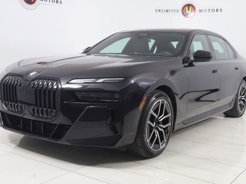 Used 2023 BMW 740i w/ Parking Assistance Package image 5