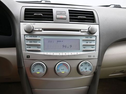 Used 2009 Toyota Camry LE FWD image 15