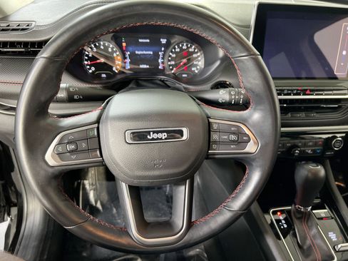 Used 2022 Jeep Compass Trailhawk w/ Trailhawk Convenience Group AWD/4WD image 11
