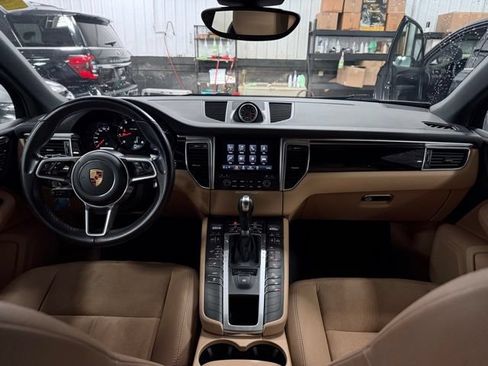 Used 2017 Porsche Macan AWD/4WD image 22