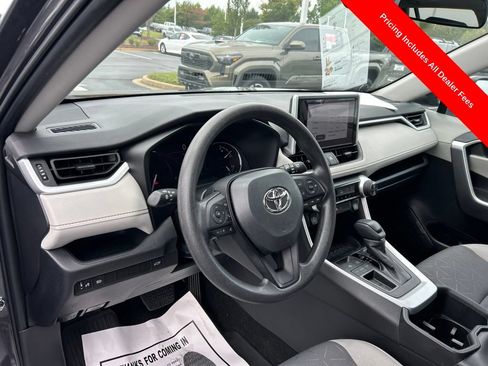 Used 2023 Toyota RAV4 XLE w/ Convenience Package FWD image 3