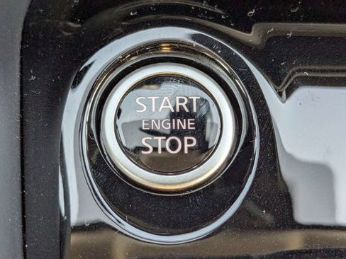 New 2025 Nissan Versa SR w/ Trunk Package image 29