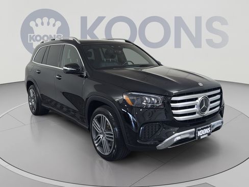 Used 2025 Mercedes-Benz GLS 450 4MATIC image 10
