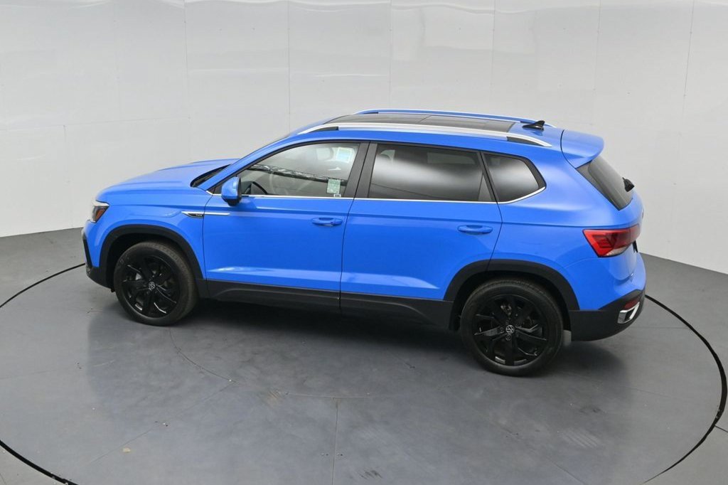 Used 2023 Volkswagen Taos SE w/ Panoramic Sunroof Package FWD image 13