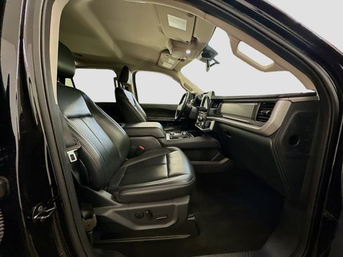 Used 2024 Ford Expedition XLT image 34