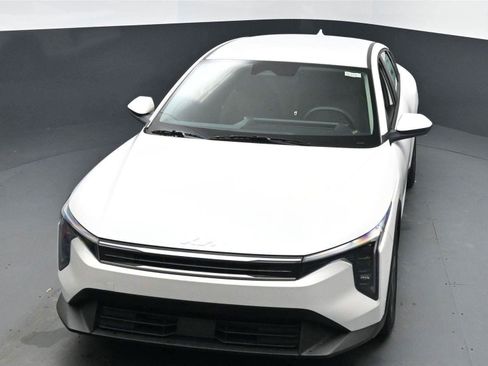 New 2025 Kia K4 LXS image 9