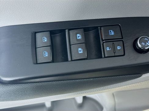 Certified 2019 Toyota Highlander LE image 17