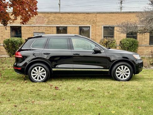 Used 2012 Volkswagen Touareg Sport image 5