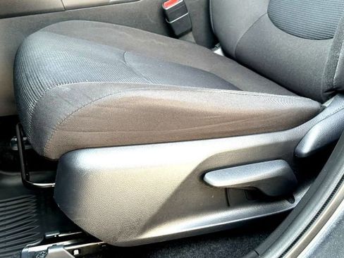 Used 2022 Toyota RAV4 LE AWD/4WD image 12