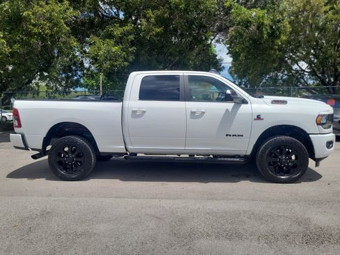 Used 2022 RAM 2500 Big Horn w/ Night Edition AWD/4WD image 4