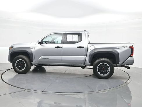 Used 2024 Toyota Tacoma TRD Off-Road AWD/4WD image 9