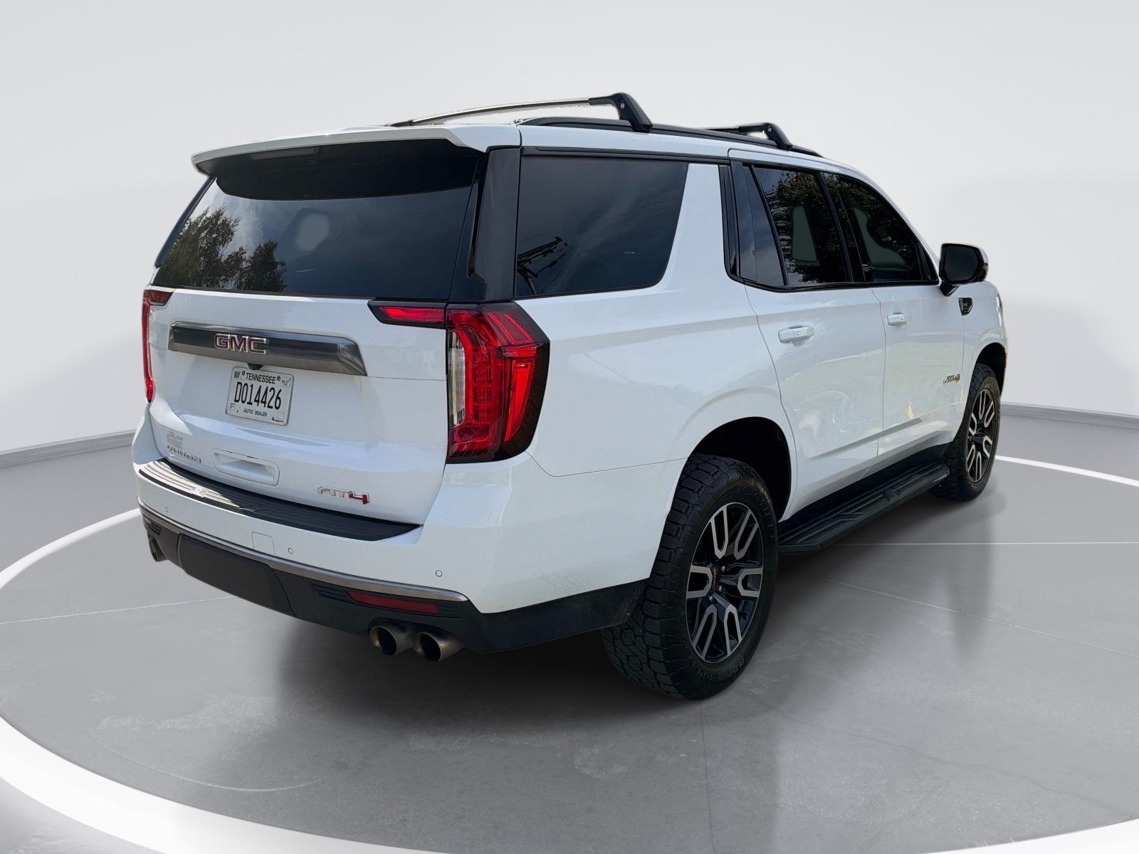 Used 2024 GMC Yukon AT4 w/ Technology Package AWD/4WD image 8