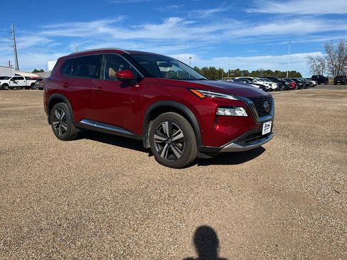 Used 2021 Nissan Rogue Platinum image 7