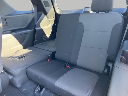 Used 2023 Chevrolet Traverse LT w/ Midnight/Sport Edition image 31