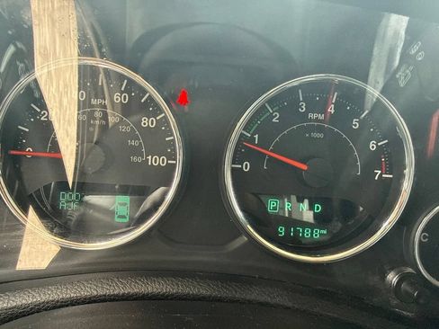 Used 2018 Jeep Wrangler Unlimited Sahara AWD/4WD image 12