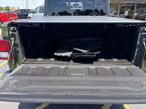 Used 2023 Jeep Gladiator Sport AWD/4WD image 11