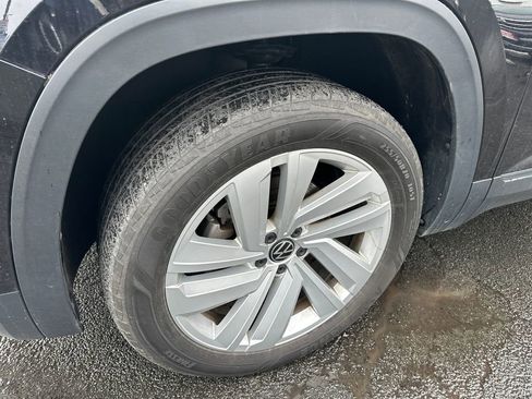 Used 2023 Volkswagen Atlas Cross Sport SE w/ Panoramic Sunroof Package image 2