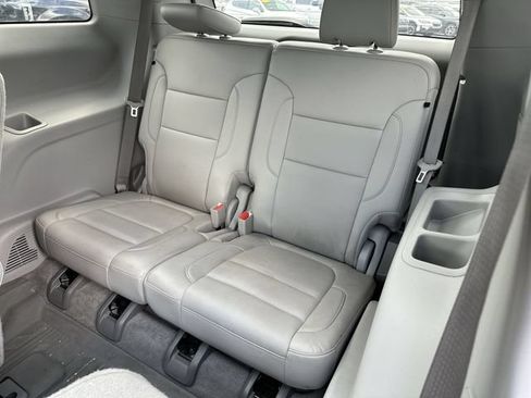 Used 2022 GMC Acadia SLT w/ LPO, Floor Liner Package AWD/4WD image 28