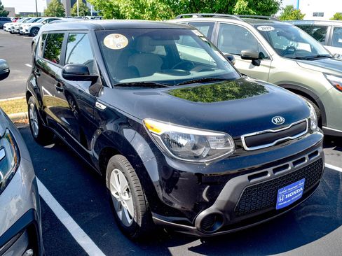 Used 2016 Kia Soul w/ Convenience Package FWD image 4