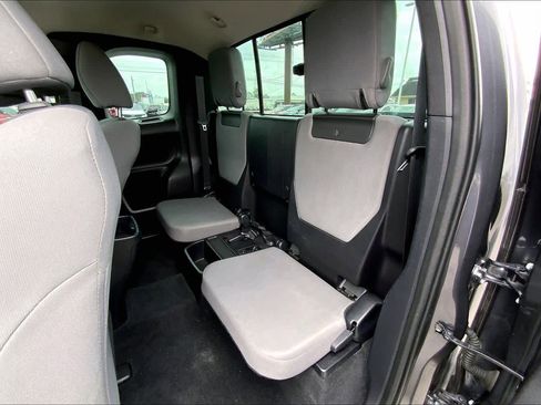 Used 2018 Toyota Tacoma SR image 19