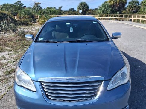 Used 2011 Chrysler 200 Limited image 2