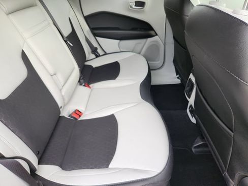 Used 2019 Jeep Compass Latitude w/ Safety & Security Group AWD/4WD image 18