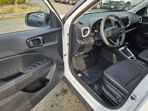 Used 2026 Hyundai Venue SEL image 18