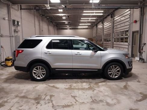 Used 2016 Ford Explorer XLT w/ Equipment Group 202A image 27