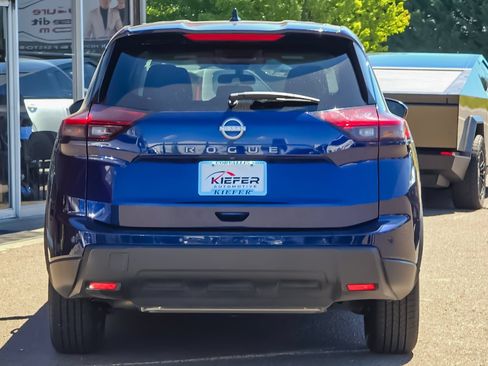 Used 2025 Nissan Rogue SV FWD image 4